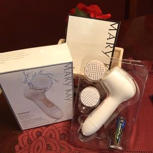 New Skinvigorate Cleansing Brush
